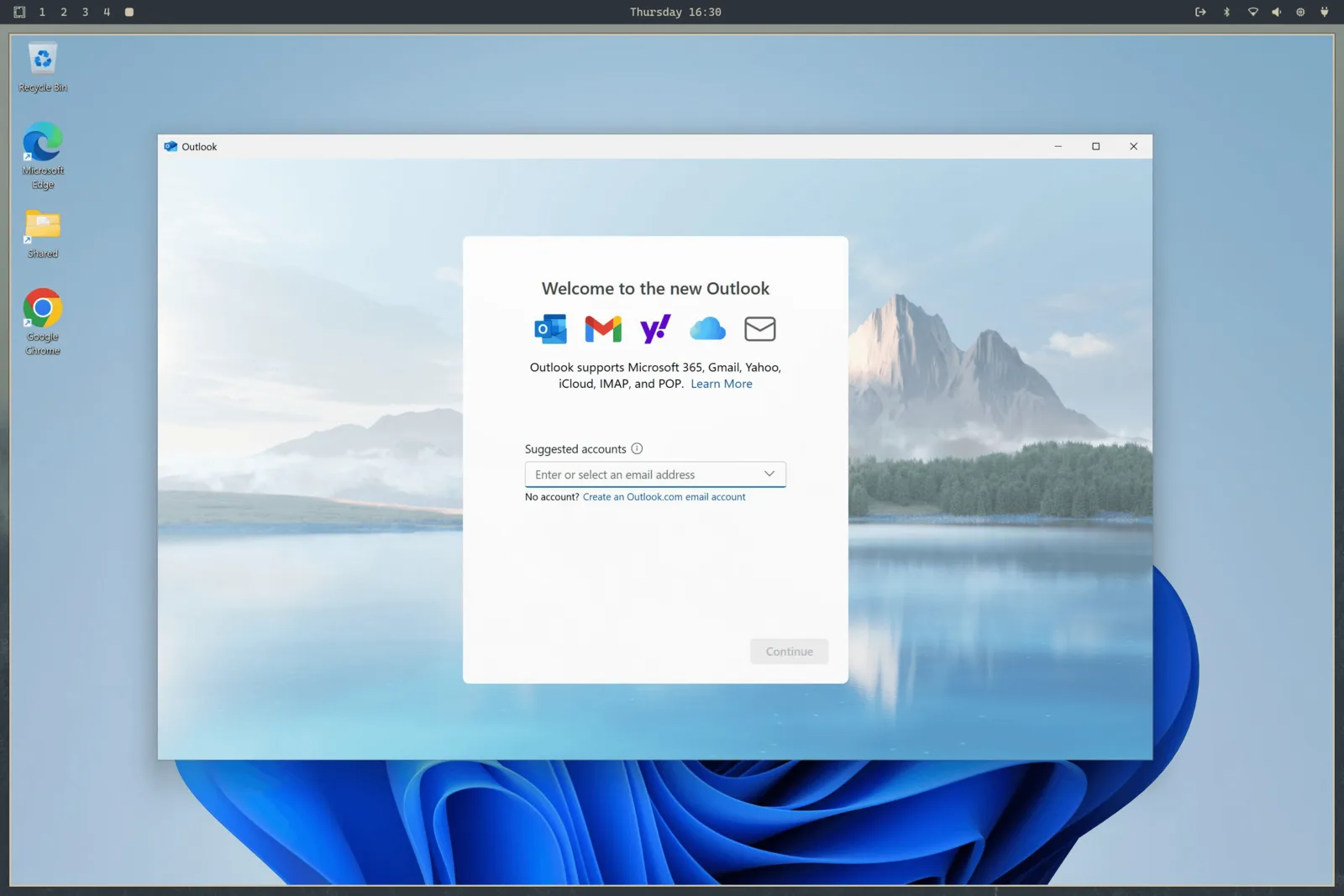 Windows 11 käyttää Outlookia Omarchyn sisällä, ja Omarchyn työpöytäpalkki näkyy sen yläpuolella